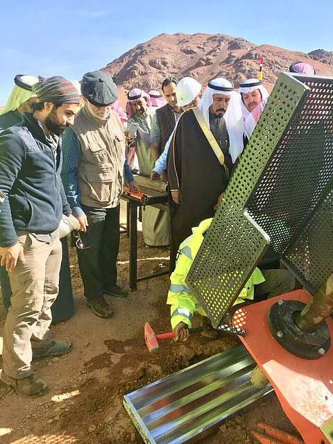 شاهد.. رئيس المساحة الجيولوجية" يدشن أعمال الحفر بمشروع اليورانيوم في حائل