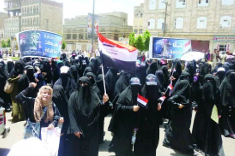 نساء قرية "صالح" يستنجدن بالقبائل من انتهاكات الحوثي
