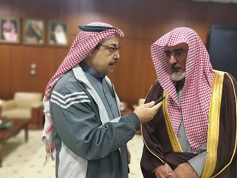 مجهول يحاول الاعتداء على مدير جامعة الإمام بـ"قطعة حديد"