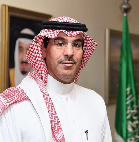 وزير الإعلام يعلِّق بث القناة الثانية للتطوير .. ويدمج القناة "الإقتصادية" مع "الإخبارية"