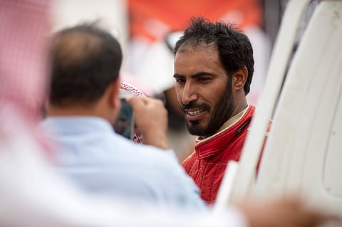 "الرمالي" يغازل ذكرياته: هذه قصة تتويج راعي الإبل بـ"سيارة العلف"!