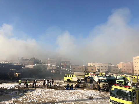 "مدني جازان": حريق المستودعات الثلاثة تمت السيطرة عليه والتحقيقات جارية