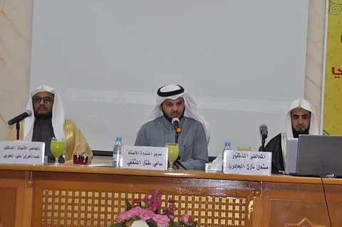 "السميري" يفتتح معرض ومبادرة تبادل الكتب ضمن احتفاء أدبي الطائف بـ"يوم العربية"