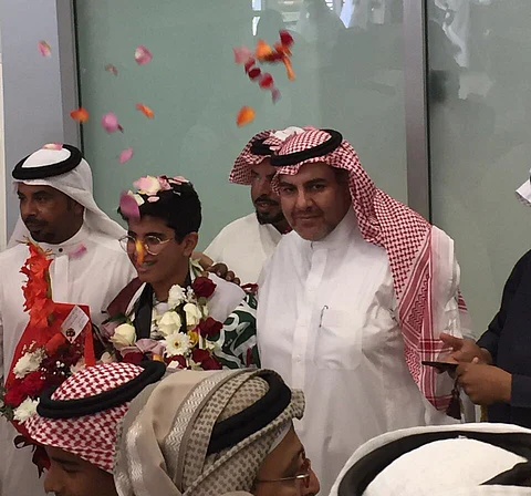 شاهد.. استقبال الشنبري "بطل الرياضيات الذهنية" للمرة الثالثة قادمًا من "جنوب إفريقيا"