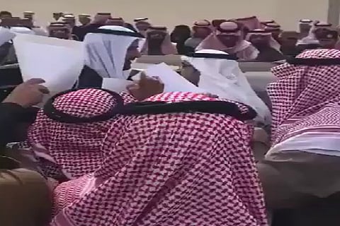 بيان "الربيعة" حول واقعة أهالي عرعر.. سبقه توجيه من ولي العهد: اعتذر