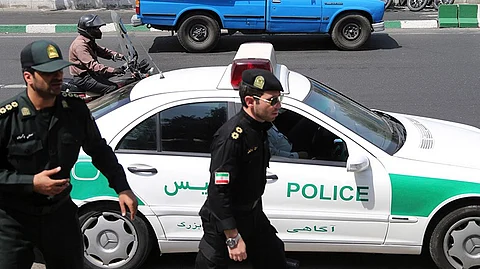 مقتل رجل أمن وإصابة ثلاثة آخرين في هجوم على مركز شرطة إيراني