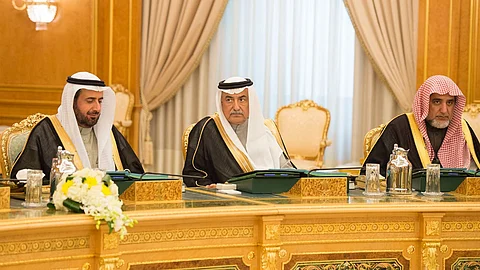 بالصور .. "العساف" يعود لعمله في "مجلس الوزراء"