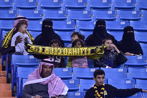 العوائل في الملاعب.. فعاليات متنوعة ومفيدة وحضور لافت للكبار والصغار