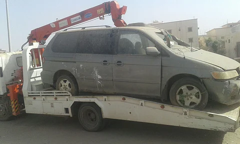 بلدية أبو عريش ترفع 93 سيارة تالفة من الشوارع والأحياء