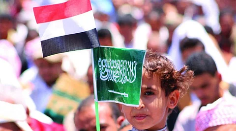 "خادم الحرمين يرفع المعاناة" و"شكراً سلمان".. هكذا عبر اليمنيون عن امتنانهم للسعودية