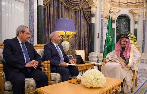 قصر اليمامة.. خادم الحرمين يستقبل وزير التخطيط العراقي