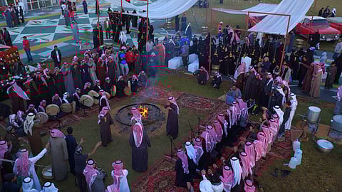 شاهد.. أنغام "سامري الجوف" تشعل أجواء مهرجان الزيتون الباردة