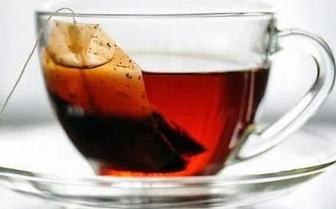 متخصص في المسرطنات ينفي شائعة أضرار "أكياس الشاي"