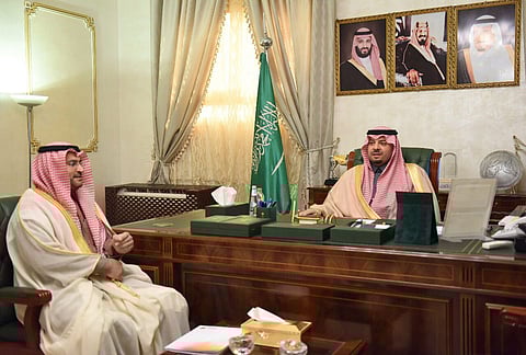 أمير الشمالية يناقش آليات تحسين شبكة الاتصالات بقرى وهجر المنطقة