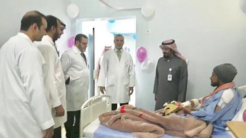 عملية عاجلة تنقذ أصبع مواطن من البتر في مستشفى مهد الذهب