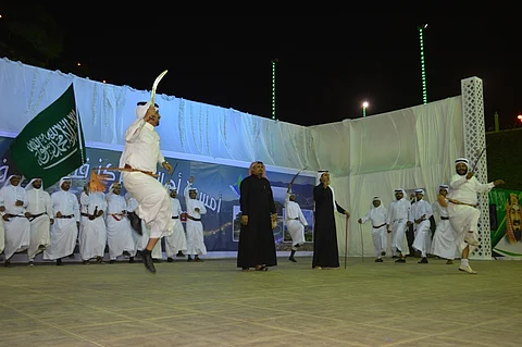 "أهالي قنا" يشاركون في مهرجان "محايل أدفأ" بأمسية ثقافية
