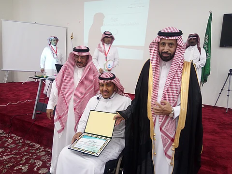 "آل السادة" أصيب بشلل نصفي بسبب تهور قائد مركبة وتحدى واقعه ليحقق حلمه