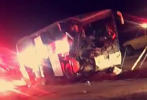 21 إصابة عقب تصادم حافلة وشاحنة بطريق الرياض - الطائف