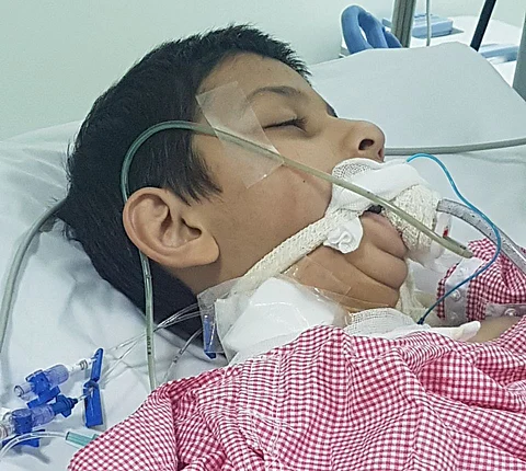 الطائف.. جرعة سوائل زائدة عبر الوريد تُدخل "فهد" ابن الـ13 عامًا "الإنعاش".. ووالده يتأثر ويلزم السرير الأبيض