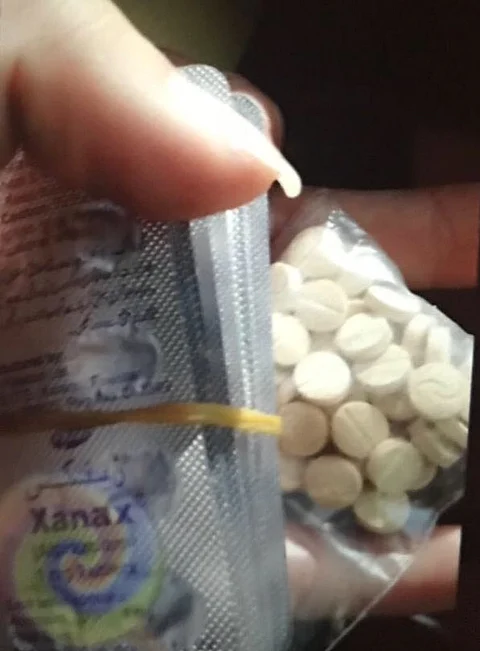 شاهد .. "مكافحة المخدرات" بالطائف تُطيح بمروِّج السموم عبر مواقع التواصل