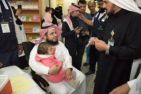"الهبدان" يدشن حملة التطعيم ضد شلل الأطفال بعسير