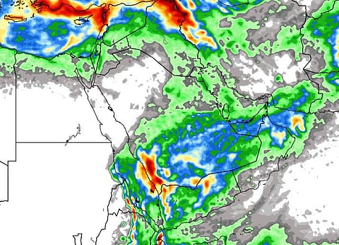 "الجمعان" يتوقع تعرُّض السعودية لسلسلة حالات مطرية مطلع فبراير المقبل