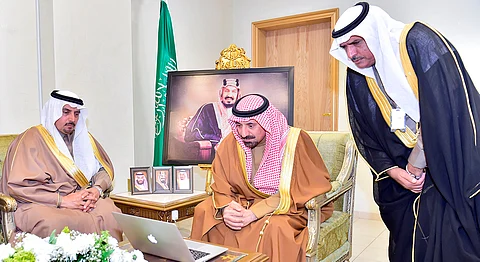 أمير نجران يستعرض استعدادات "السياحة" للمهرجان الشتوي الأول