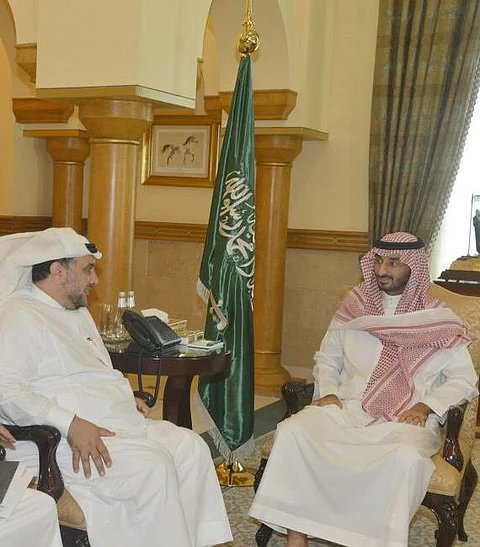 نائب أمير مكة يبحث تحفيز الشراكة بين القطاعين الحكومي والأهلي