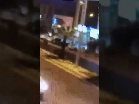 بالفيديو.. حصان "هائج هارب" يعطل الحركة المرورية بـ"ردف الطائف"