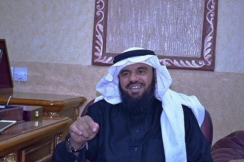 "داعية" بالأفلاج: بنتيجة ثقيلة اعتزلتُ حراسة المرمى.. وهذه قصة إسلام 10 آلاف شخص على يد قسيس