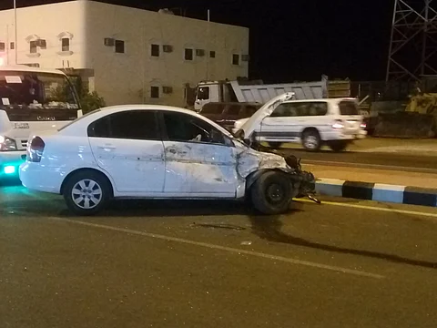 بالفيديو.. نجاة مواطنين ومقيمين من تصادم 4 مركبات بـ"فاهمة محايل"