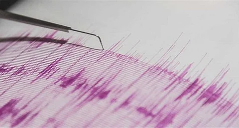 زلزال بقوة 6.2 درجة يضرب ساحل جزر الملوك الشمالية بإندونيسيا