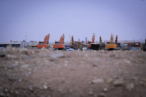 بالصور.. مشاهد مزعجة "دفنت" أهالي حي "الرمال" شرق الرياض