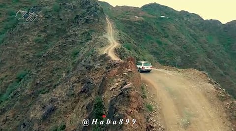 شاهد من الجو .. هذا هو طريق جبل "صماد" الأخطر بجازان
