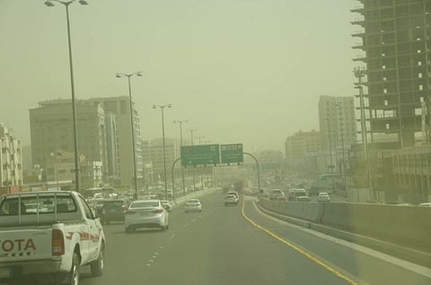 الدفاع المدني يحذِّر من حالة جوية تضرب جدة من الـ 9 صباحًا حتى الـ 4 عصرًا