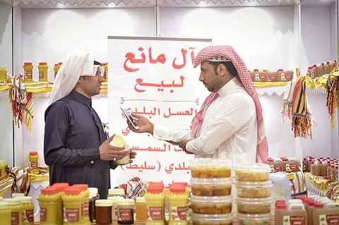 بالصور.. "رجال ألمع" تشارك الأذواق في الجنادرية