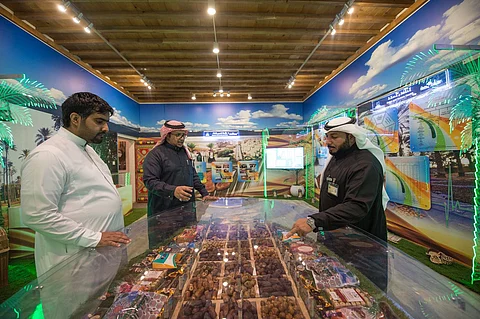 بالصور.. "نخلة" جامعة القصيم تؤتي أكلها "ثقافة وطلع نضيد"