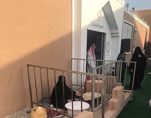 تغريدة "الرويلي" تنقل "أم مهنا" من القفص الحديدي للركن المكيف
