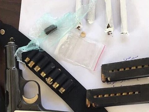 أمن طرق مكة يضبط قائد مركبة بحوزته مخدرات وسلاح بسبوحة