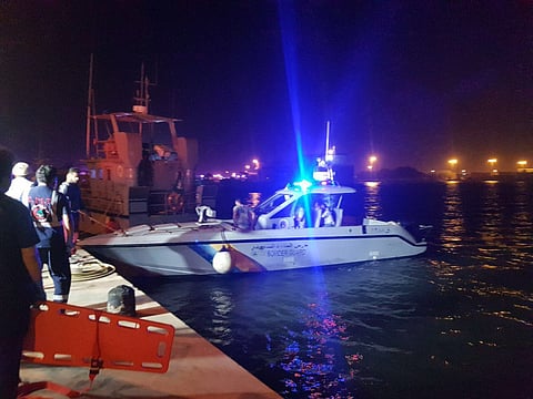ساعات عصيبة في عرض البحر وتشنج.. هنا تفاصيل إنقاذ صياديْن بجازان