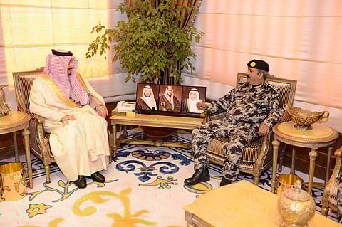 "أمير عسير" يطلع على التقرير الإحصائي لقوة أمن المنشآت بالمنطقة