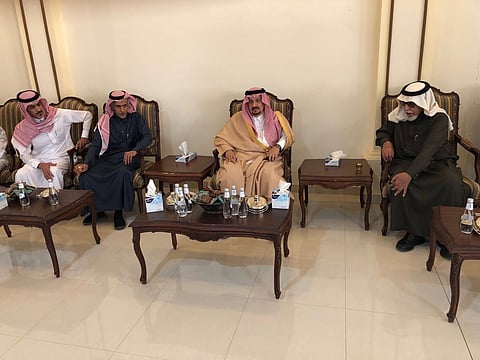 أمير الرياض يواسي محافظ الخرج في وفاة والده