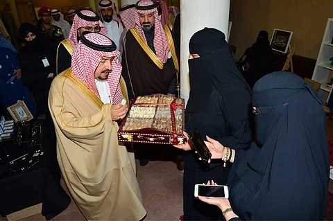 أمير الرياض يفتتح معرض "تراثنا حبنا 4" للفنون التشكيلية