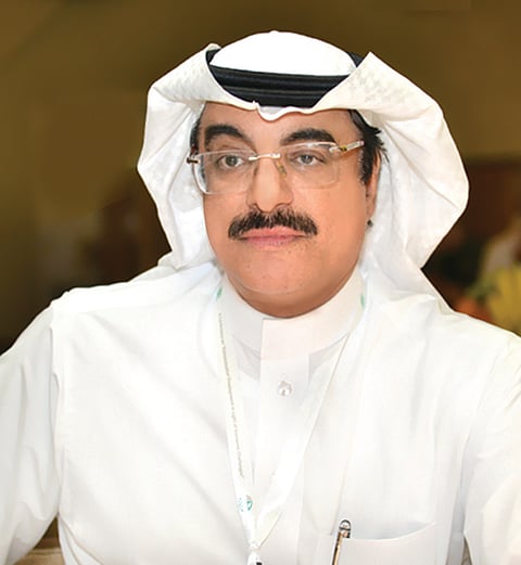 ترقية عبدالعزيز الهدلق للمرتبة الرابعة عشرة