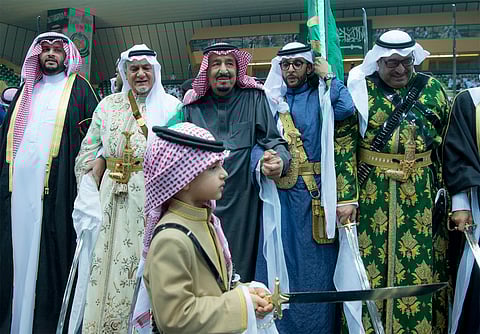 شاهد بالفيديو والصور .. خادم الحرمين الشريفين يرعى حفل العرضة السعودية