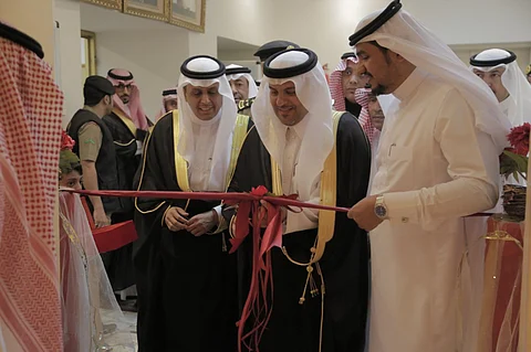 "الميموني" يُكَرّم الفائزين بجوائز مسابقات "أدبي الطائف"