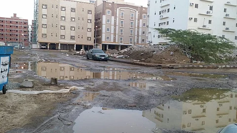 مياه الصرف تُحاصر سكان "تيسير جدة".. ومخاوف من كارثة