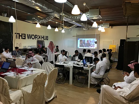 شاهد .. 140 مبرمجًا ومبرمجة سعوديين يشاركون في مسابقة جوجل بالرياض