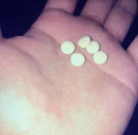 شاهد.. "مكافحة المخدرات" بالطائف تُطيح بمروِّج السموم عبر مواقع التواصل