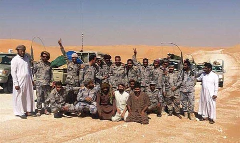 شاهد .. "مفقود الربع الخالي" رحلة استكشاف برية تنتهي بالتوهان بين الكثبان الرملية